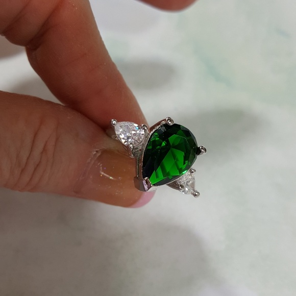 Simulated Emerald and White Cubic Zirconia - Picture 6 of 8